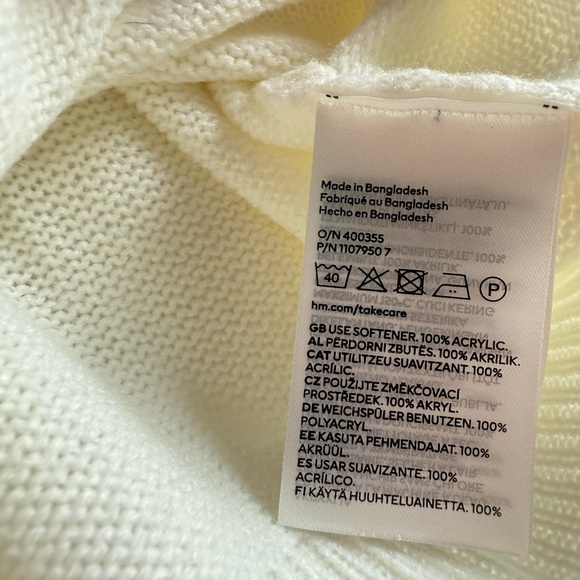 H&M Women's White V-Neck Sweater NWT - Picture 5 of 7